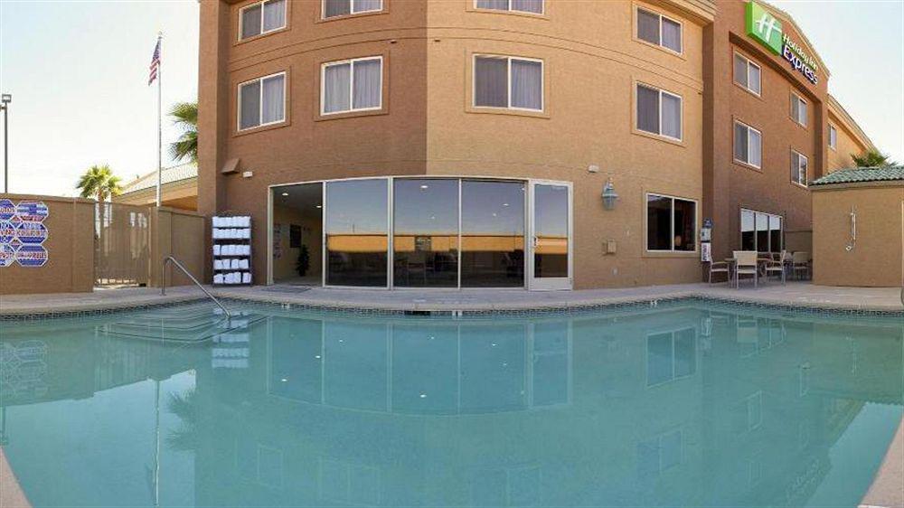 Express Vegas-nellis Hotel 3*