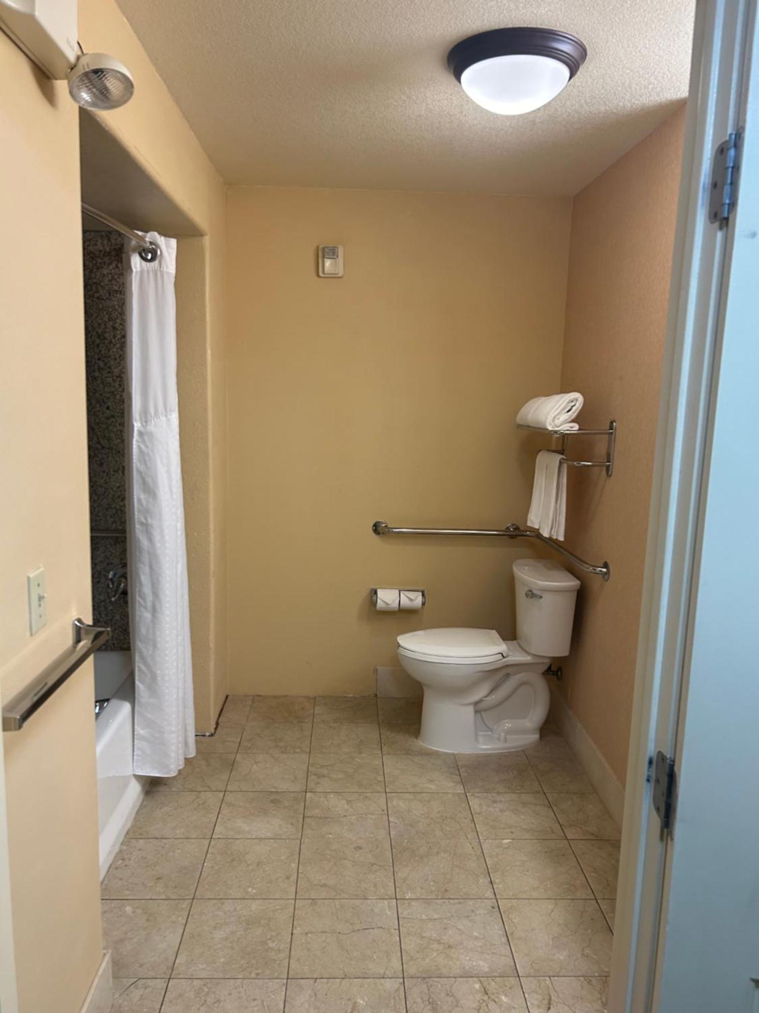 Express Vegas-nellis Hotel 3*